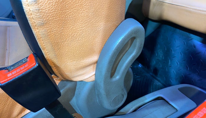 2013 Hyundai i10 SPORTZ 1.1, Petrol, Manual, 58,732 km, Driver Side Adjustment Panel