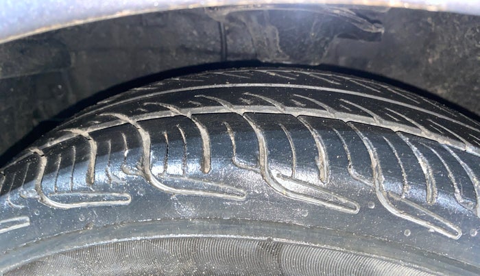 2013 Hyundai i10 SPORTZ 1.1, Petrol, Manual, 58,732 km, Left Front Tyre Tread