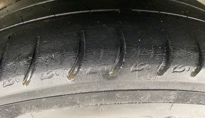 2017 Honda WR-V 1.2L I-VTEC VX MT, Petrol, Manual, 1,35,751 km, Left Rear Tyre Tread