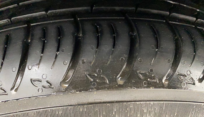 2017 Honda WR-V 1.2L I-VTEC VX MT, Petrol, Manual, 1,35,751 km, Right Front Tyre Tread