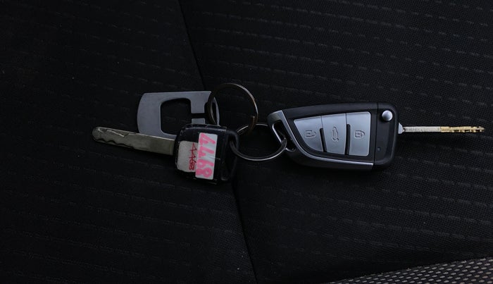 2017 Honda WR-V 1.2L I-VTEC VX MT, Petrol, Manual, 1,35,751 km, Key Close Up