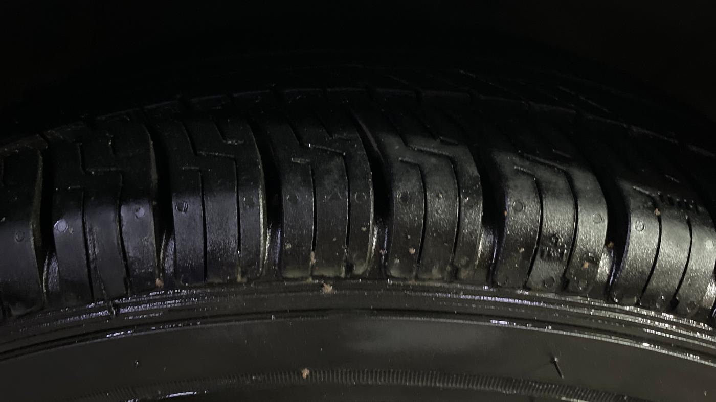 2018 Hyundai Grand i10 SPORTZ (O) AT 1.2 KAPPA VTVT, Petrol, Automatic, 19,832 km, Left Front Tyre Tread
