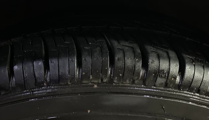 2018 Hyundai Grand i10 SPORTZ (O) AT 1.2 KAPPA VTVT, Petrol, Automatic, 19,832 km, Left Front Tyre Tread