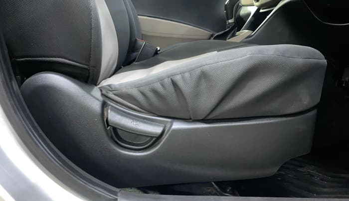 2018 Hyundai Grand i10 SPORTZ (O) AT 1.2 KAPPA VTVT, Petrol, Automatic, 19,832 km, Driver Side Adjustment Panel