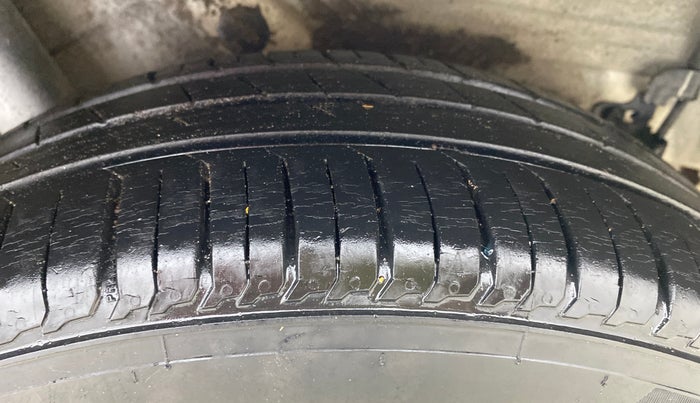 2017 Hyundai Verna 1.6 EX VTVT AT, Petrol, Automatic, 46,701 km, Right Rear Tyre Tread