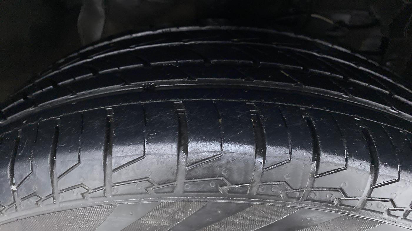 2020 Maruti S Cross ALPHA 1.5 SMART HYBRID, Petrol, Manual, 23,634 km, Right Front Tyre Tread