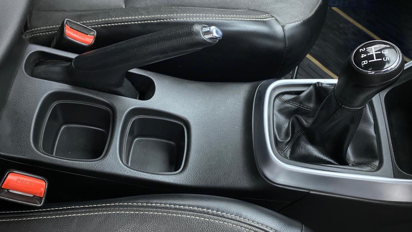 2020 Maruti S Cross ALPHA 1.5 SMART HYBRID, Petrol, Manual, 23,634 km, Gear Lever
