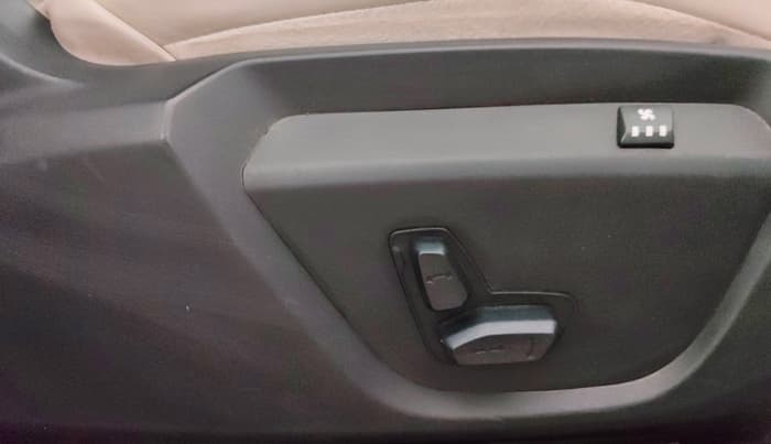 2022 Tata Safari XZA PLUS GOLD, Diesel, Automatic, 43,702 km, Driver Side Adjustment Panel