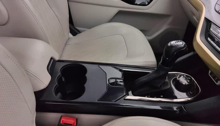 2022 Tata Safari XZA PLUS GOLD, Diesel, Automatic, 43,702 km, Gear Lever