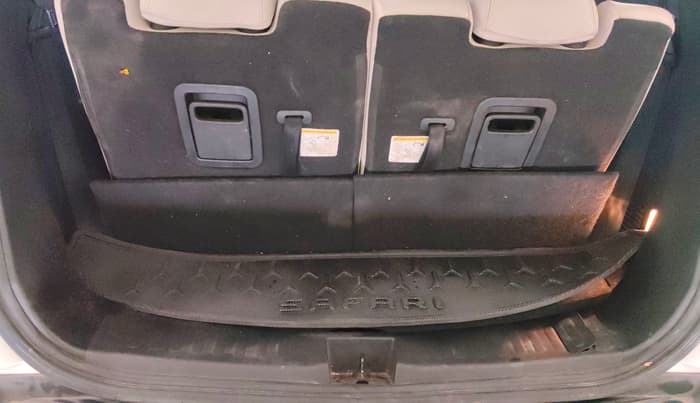 2022 Tata Safari XZA PLUS GOLD, Diesel, Automatic, 43,702 km, Boot Inside
