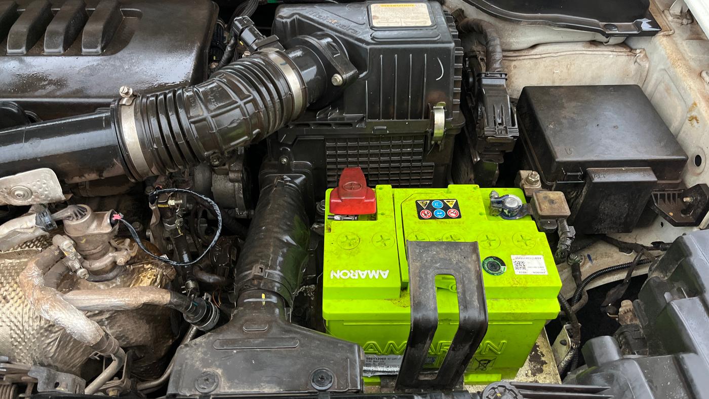 2023 Mahindra XUV300 W8 (O) 1.5 DIESEL AMT, Diesel, Automatic, 65,618 km, Engine View - Left