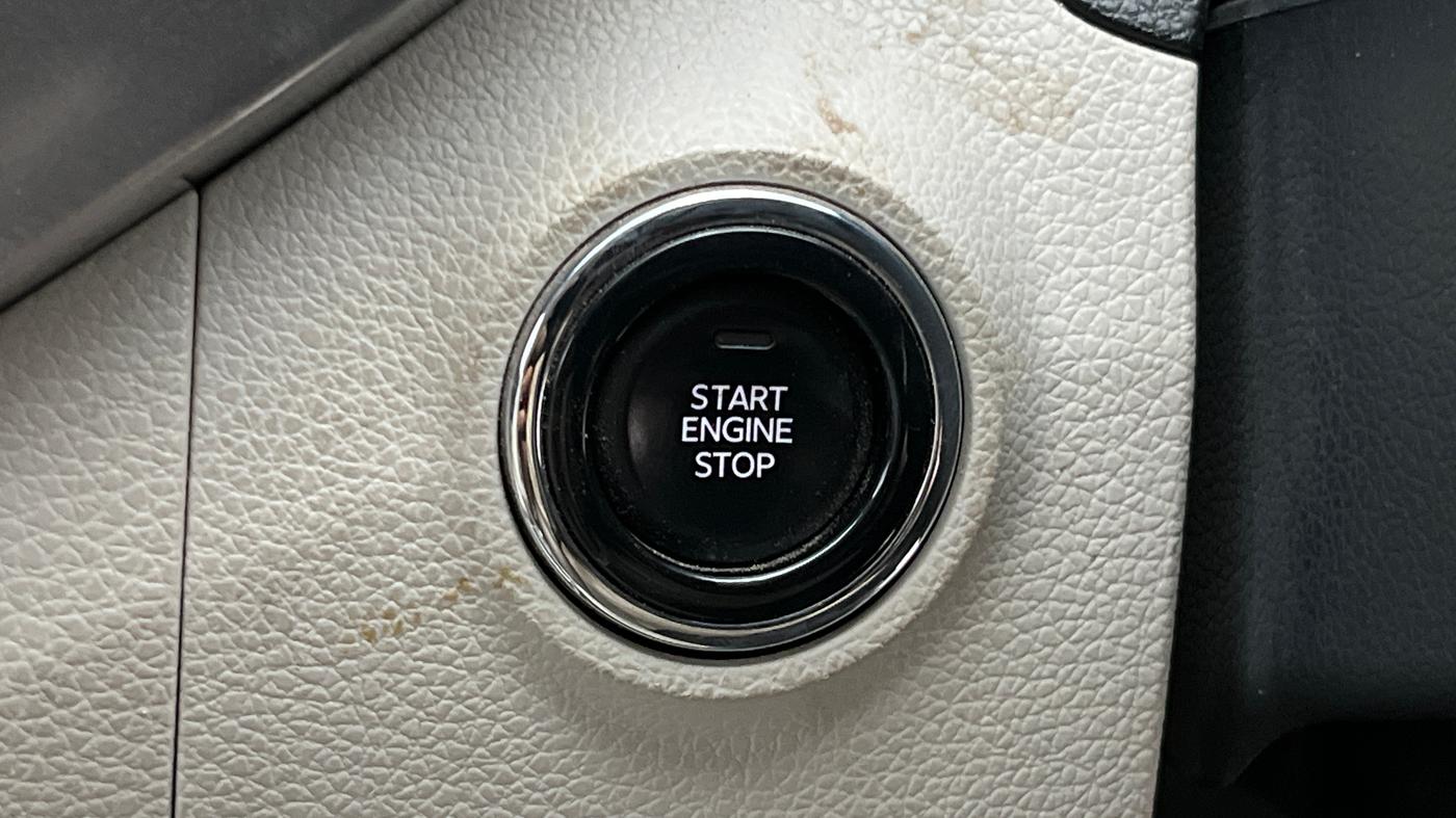 2023 Mahindra XUV300 W8 (O) 1.5 DIESEL AMT, Diesel, Automatic, 65,618 km, Keyless Start/ Stop Button
