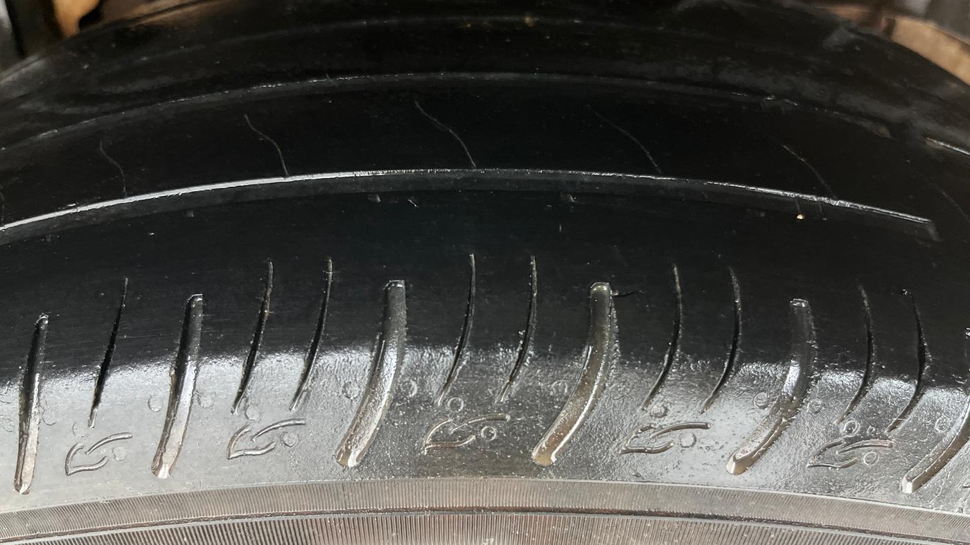 2023 Mahindra XUV300 W8 (O) 1.5 DIESEL AMT, Diesel, Automatic, 65,618 km, Left Rear Tyre Tread