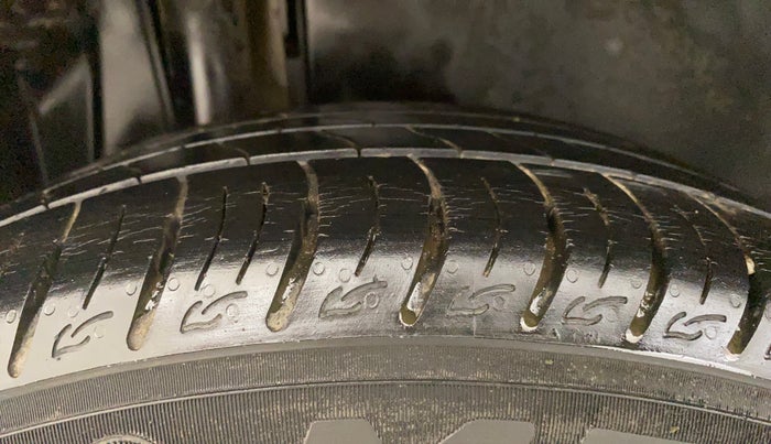 2021 Maruti Vitara Brezza LXI, Petrol, Manual, 26,190 km, Right Rear Tyre Tread