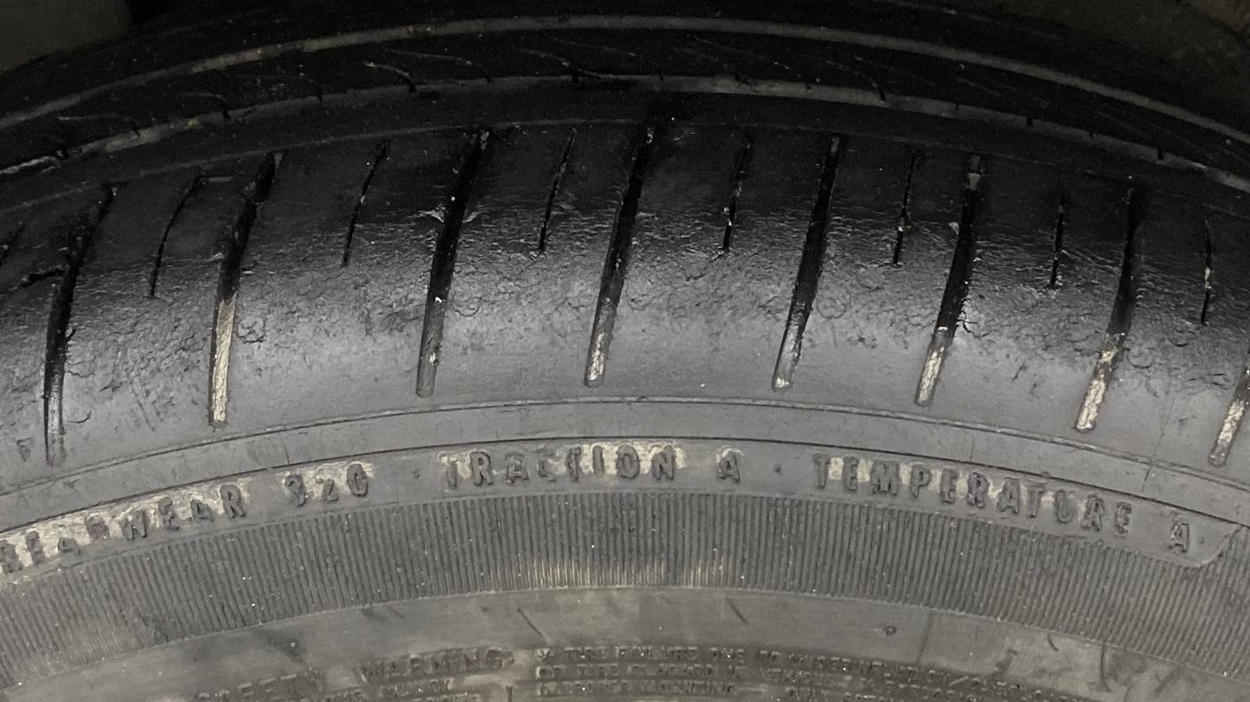 2022 Tata ALTROZ XZA PLUS, Petrol, Automatic, 95,422 km, Right Rear Tyre Tread