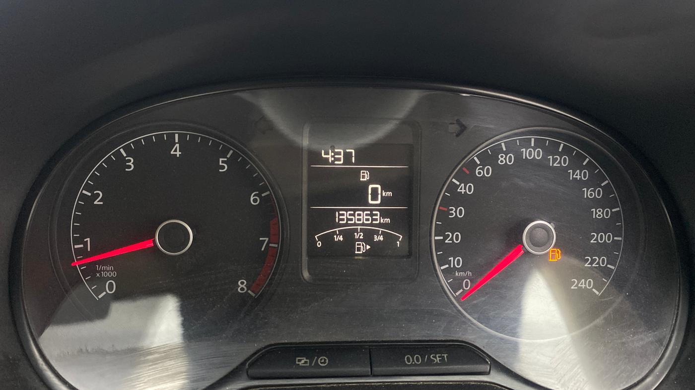 2014 Volkswagen Polo HIGHLINE1.2L, Petrol, Manual, 1,35,832 km, Odometer Image