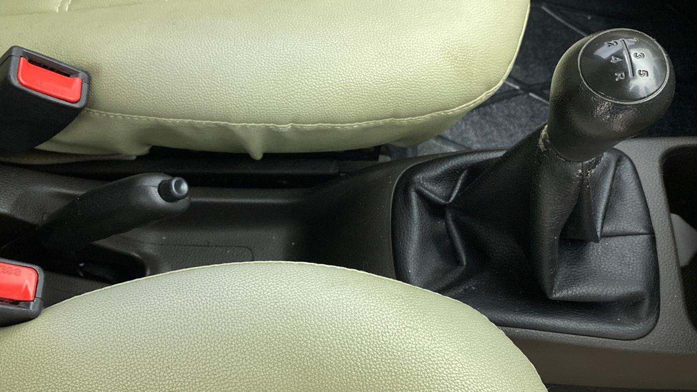 2017 Hyundai Eon MAGNA + AIRBAG, Petrol, Manual, 22,343 km, Gear Lever