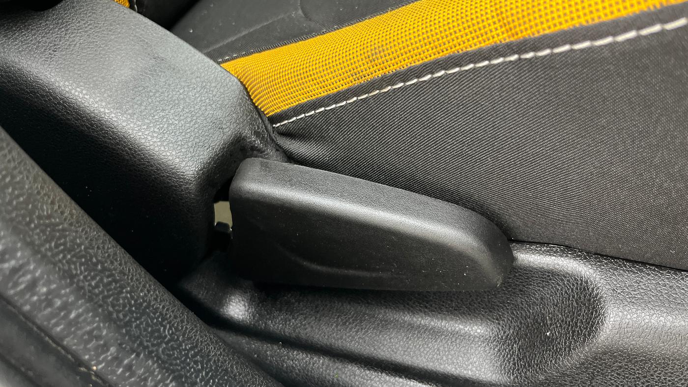 2024 Renault Kwid CLIMBER AMT 1.0, Petrol, Automatic, 1,187 km, Driver Side Adjustment Panel