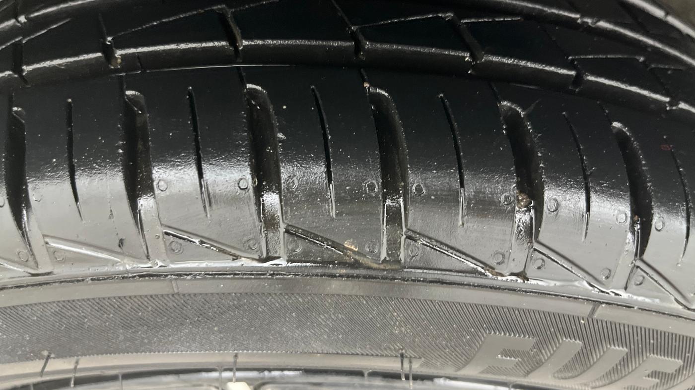 2024 Renault Kwid CLIMBER AMT 1.0, Petrol, Automatic, 1,187 km, Left Front Tyre Tread