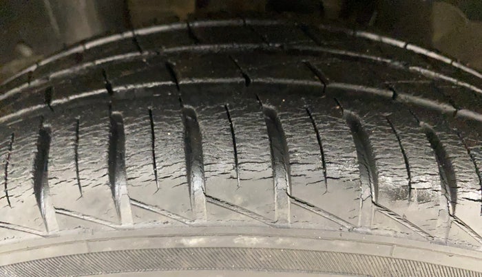 2019 Renault Kwid CLIMBER 1.0, Petrol, Manual, 21,160 km, Left Front Tyre Tread