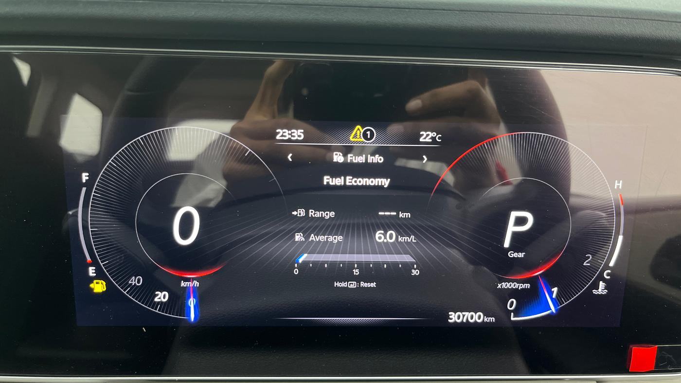 2022 Mahindra XUV700 AX 5 P AT 5 STR, Petrol, Automatic, 30,700 km, Odometer Image