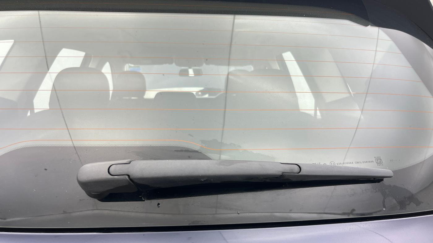 2022 Mahindra XUV700 AX 5 P AT 5 STR, Petrol, Automatic, 30,700 km, Rear Wiper
