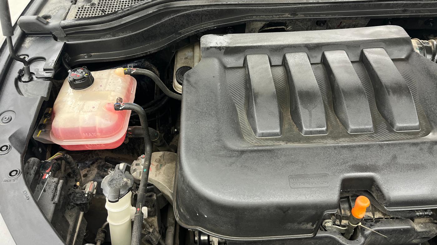 2022 Mahindra XUV700 AX 5 P AT 5 STR, Petrol, Automatic, 30,700 km, Engine View - Right