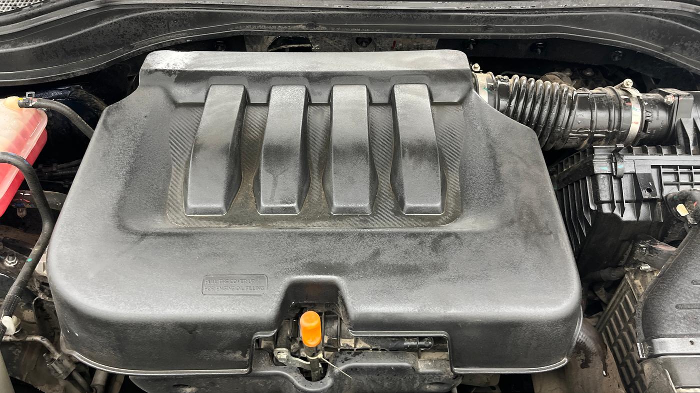 2022 Mahindra XUV700 AX 5 P AT 5 STR, Petrol, Automatic, 30,700 km, Engine View