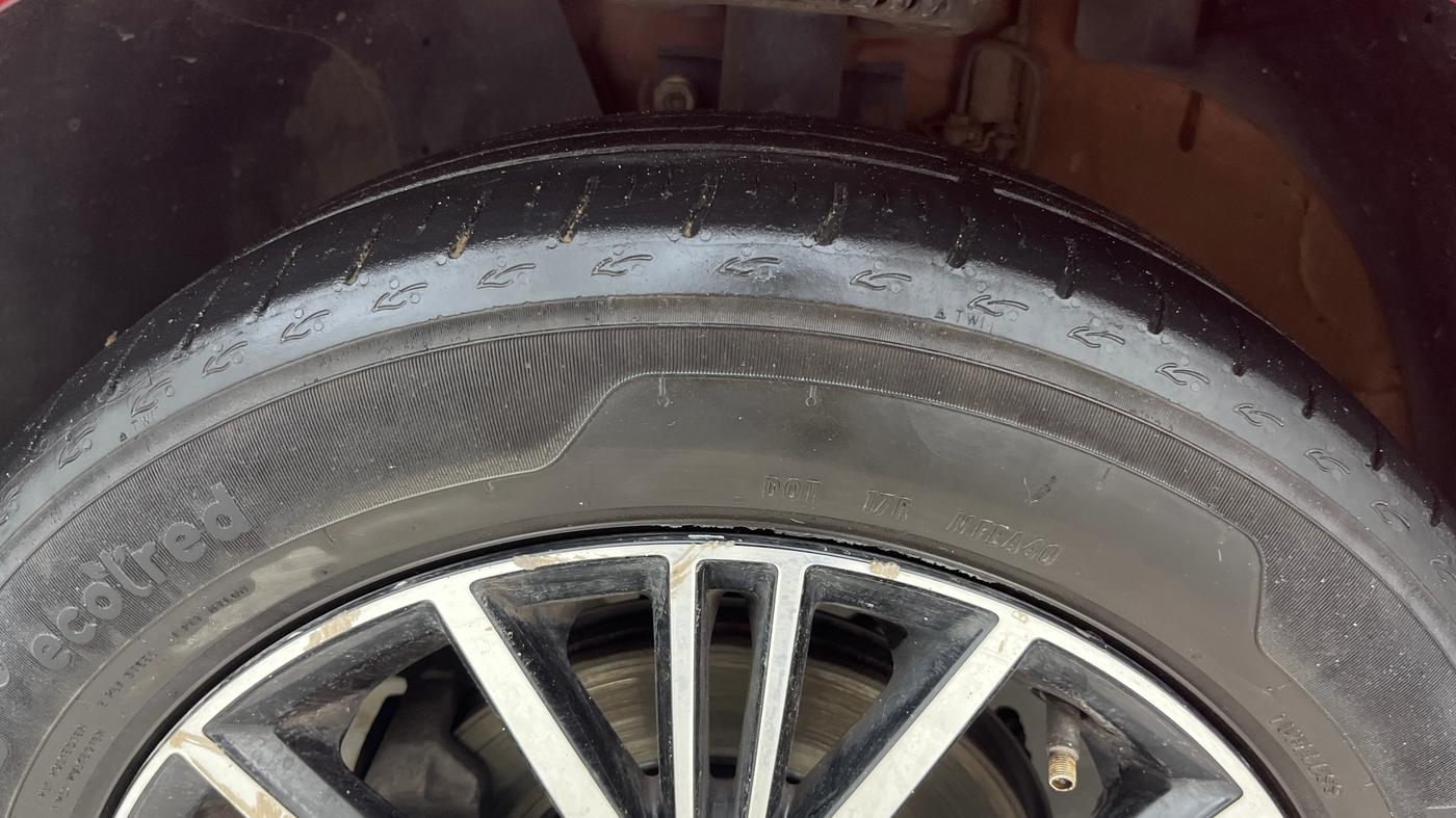 2017 Volkswagen Polo HIGHLINE1.2L, Petrol, Manual, 98,664 km, Left Front Tyre Tread