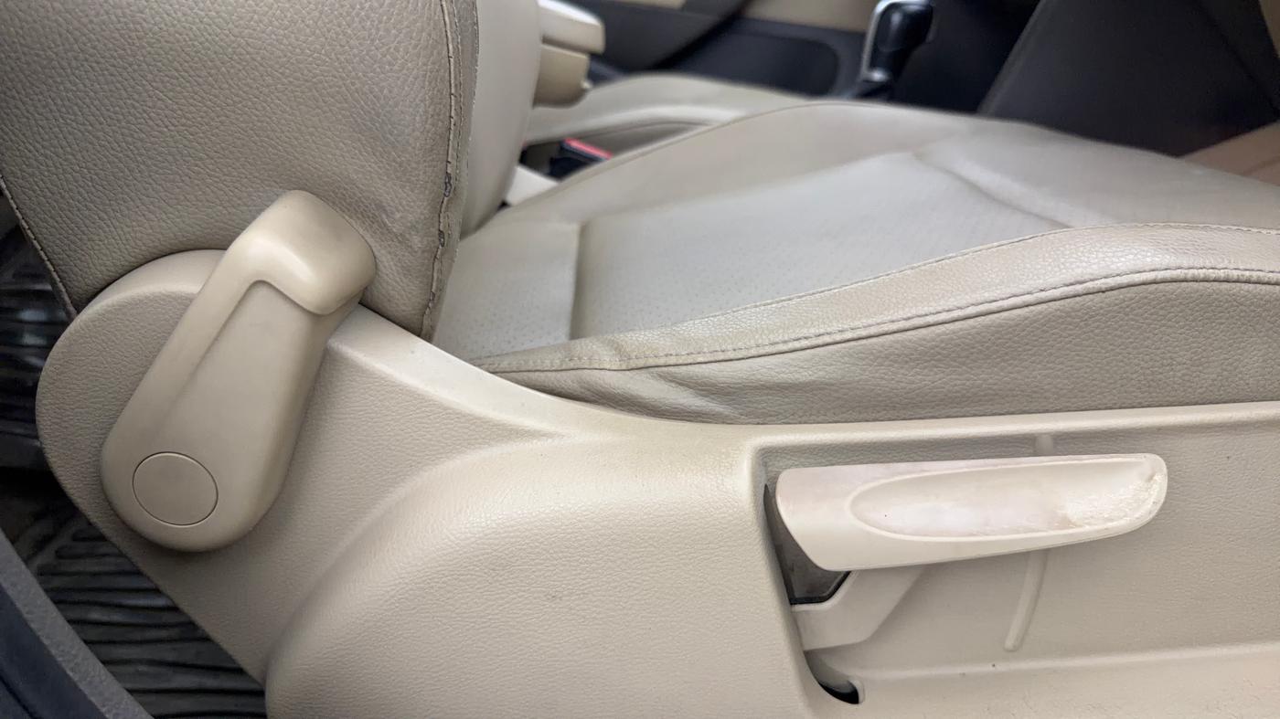 2015 Volkswagen Vento HIGHLINE PETROL AT, Petrol, Automatic, 86,690 km, Driver Side Adjustment Panel