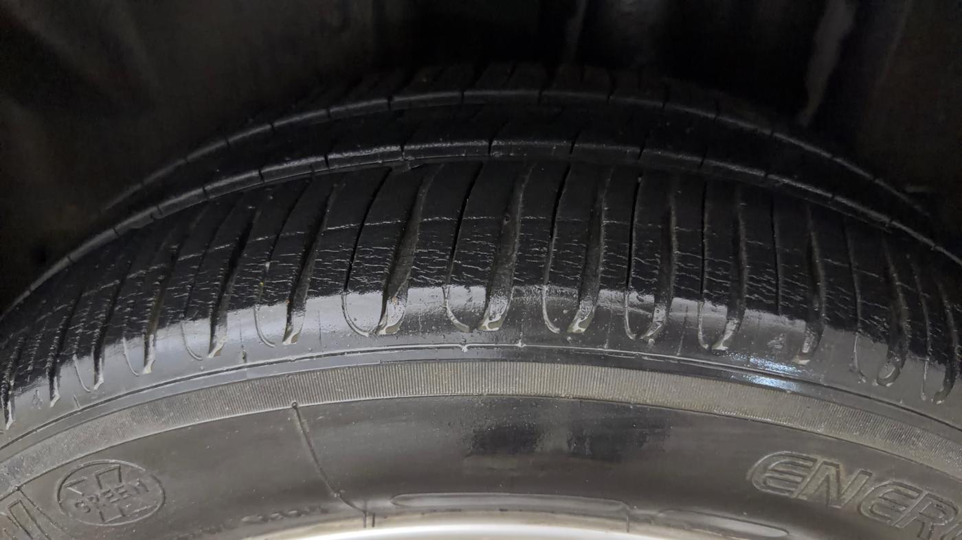 2015 Volkswagen Vento HIGHLINE PETROL AT, Petrol, Automatic, 86,690 km, Left Rear Tyre Tread