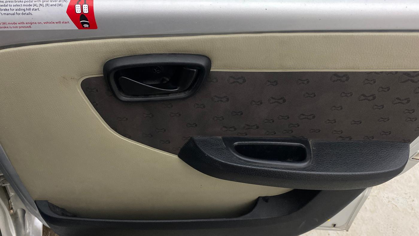 2015 Tata Nano TWIST XTA, Petrol, Automatic, 34,706 km, Driver Side Door Panels Control