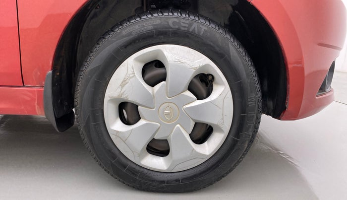 2018 Tata Tiago XT DIESEL, Diesel, Manual, 57,149 km, Right Front Wheel