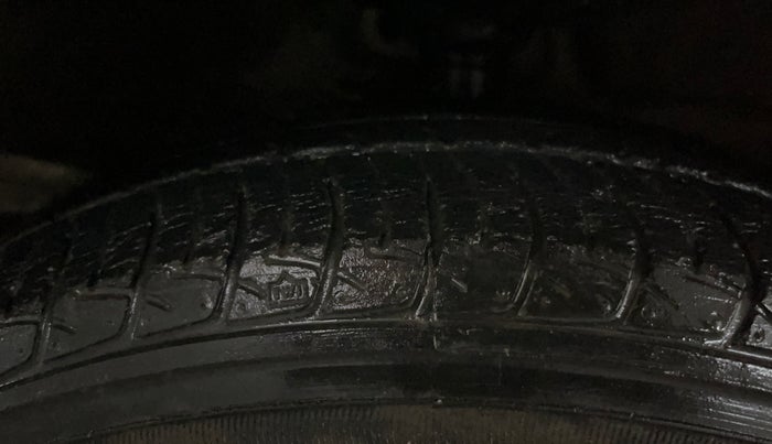 2017 Maruti Celerio VXI AMT, Petrol, Automatic, 37,245 km, Right Front Tyre Tread