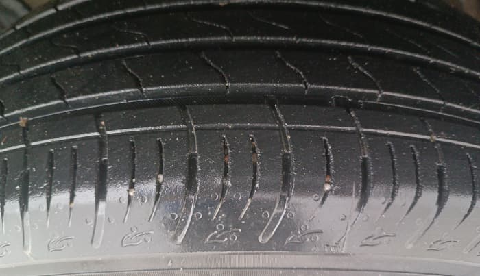 2024 Maruti BREZZA VXI AT SMART HYBRID, Petrol, Automatic, 19,851 km, Right Front Tyre Tread