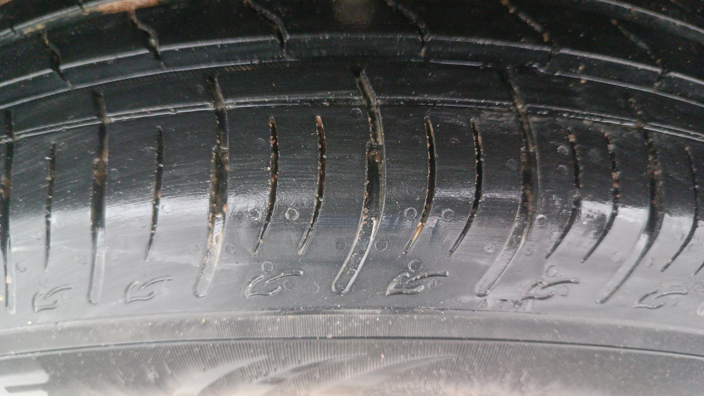 2024 Maruti BREZZA VXI AT SMART HYBRID, Petrol, Automatic, 19,851 km, Left Front Tyre Tread