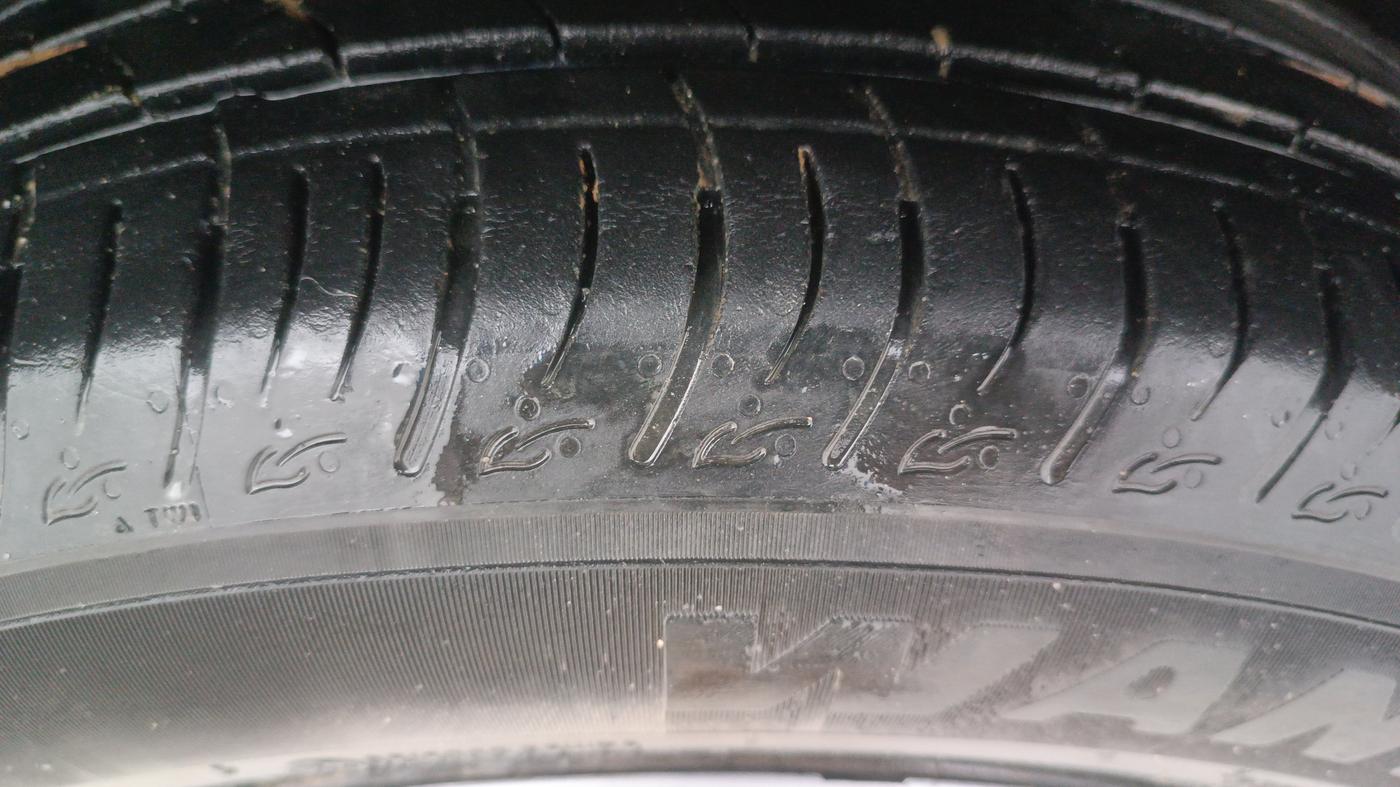 2024 Maruti BREZZA VXI AT SMART HYBRID, Petrol, Automatic, 19,851 km, Right Rear Tyre Tread