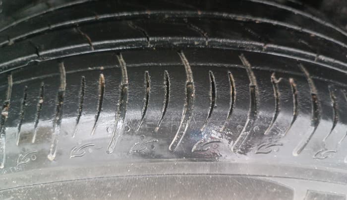 2024 Maruti BREZZA VXI AT SMART HYBRID, Petrol, Automatic, 19,851 km, Left Rear Tyre Tread
