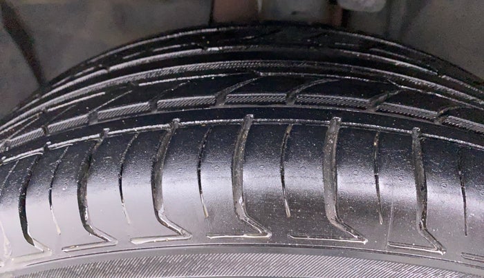 2018 Jeep Compass LIMITED 1.4 AT, Petrol, Automatic, 73,576 km, Left Front Tyre Tread