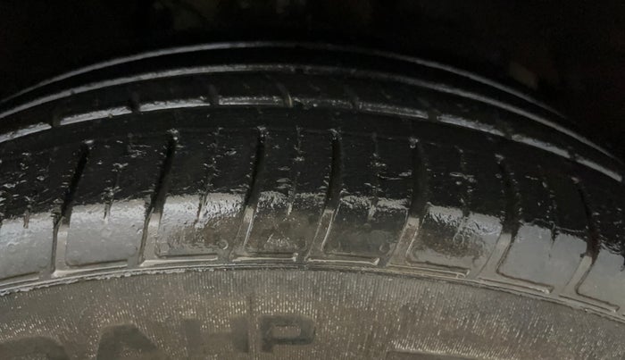 2020 Nissan Kicks XV TURBO 1.3 CVT, Petrol, Automatic, 37,215 km, Right Front Tyre Tread