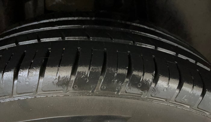 2020 Nissan Kicks XV TURBO 1.3 CVT, Petrol, Automatic, 37,215 km, Right Rear Tyre Tread