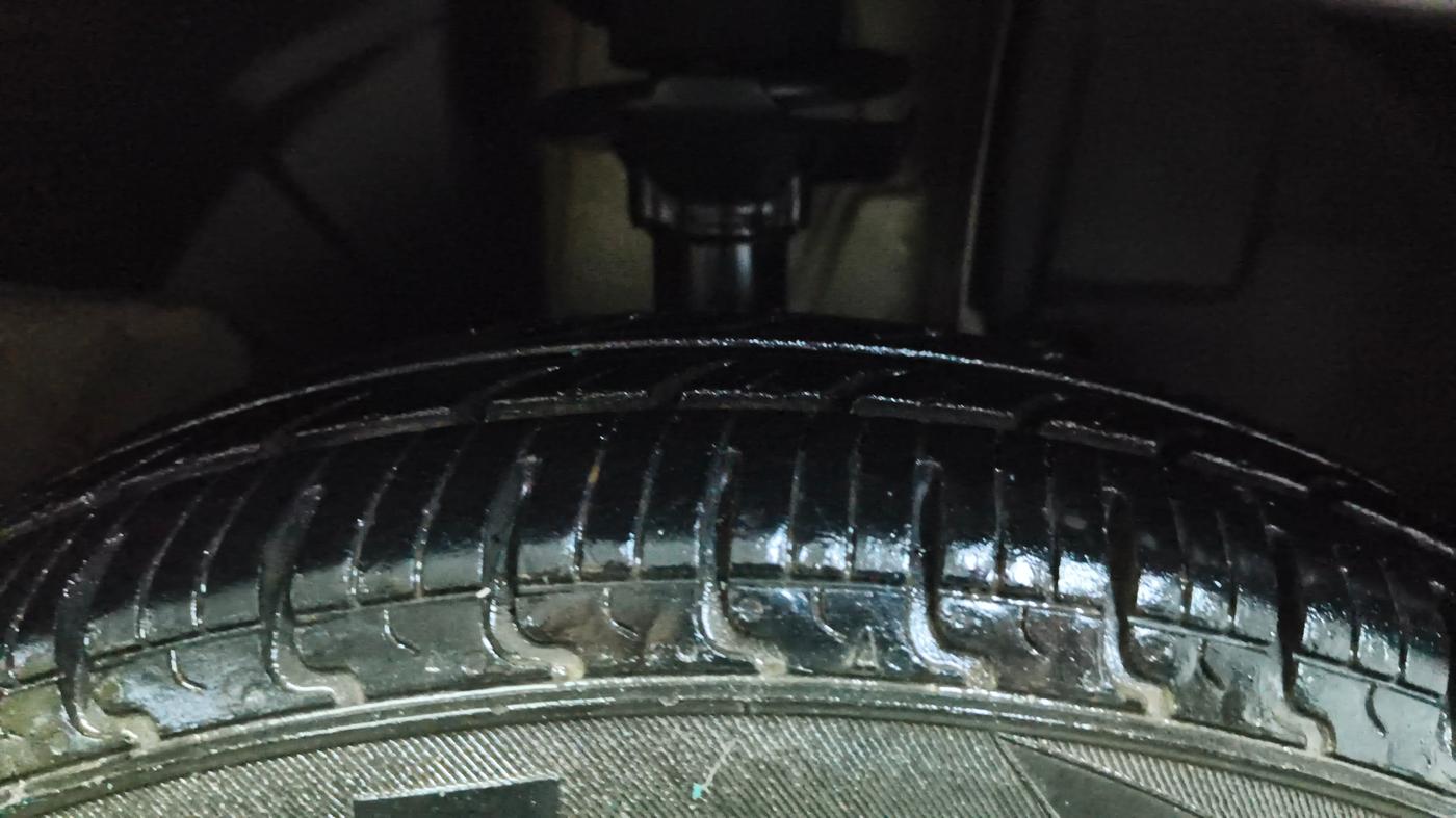 2019 Renault Kwid RXT 1.0 AMT (O), Petrol, Automatic, 61,042 km, Right Front Tyre Tread