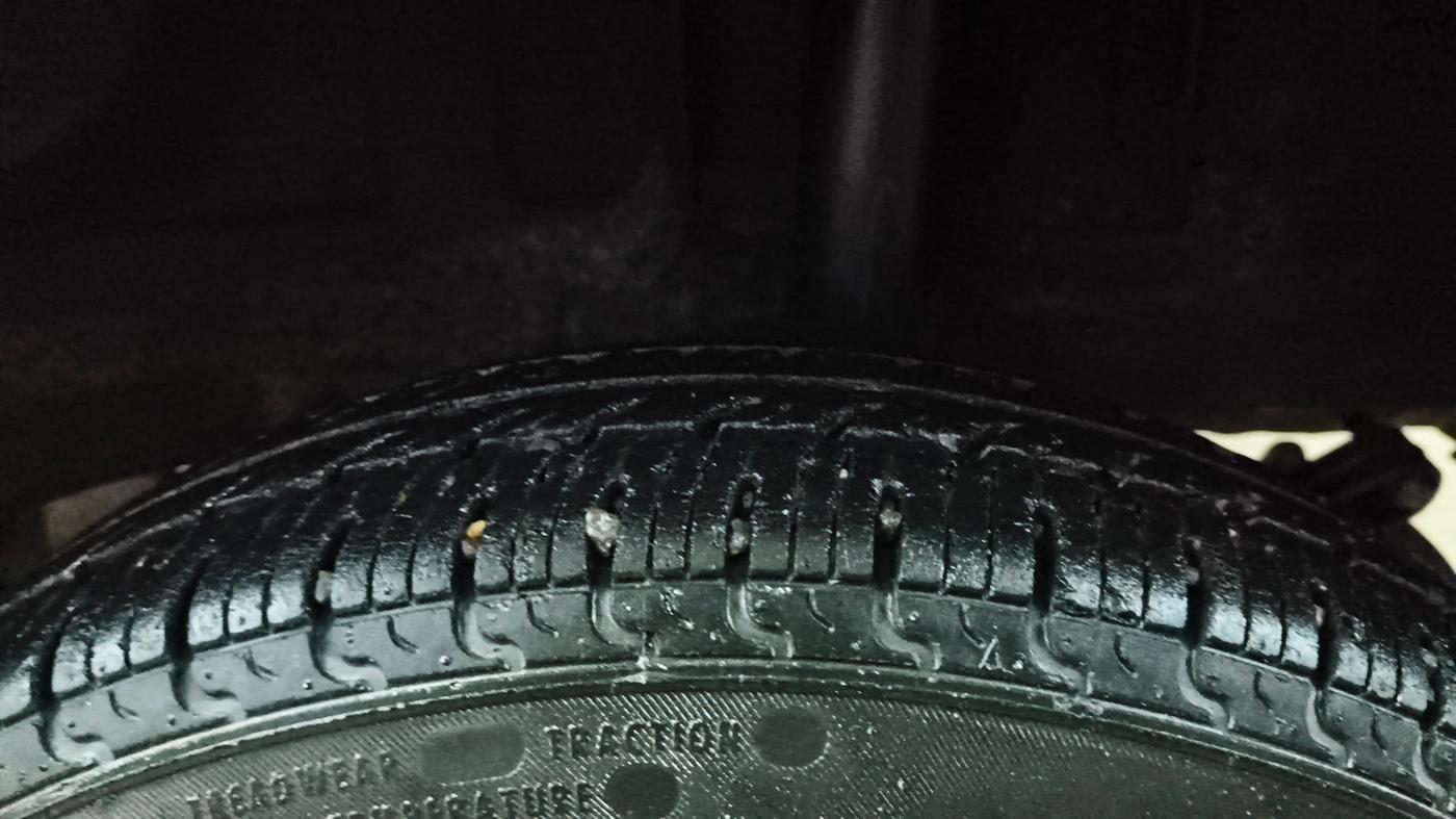 2019 Renault Kwid RXT 1.0 AMT (O), Petrol, Automatic, 61,042 km, Left Rear Tyre Tread