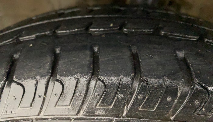 2012 Maruti Wagon R 1.0 LXI, Petrol, Manual, 32,967 km, Left Front Tyre Tread