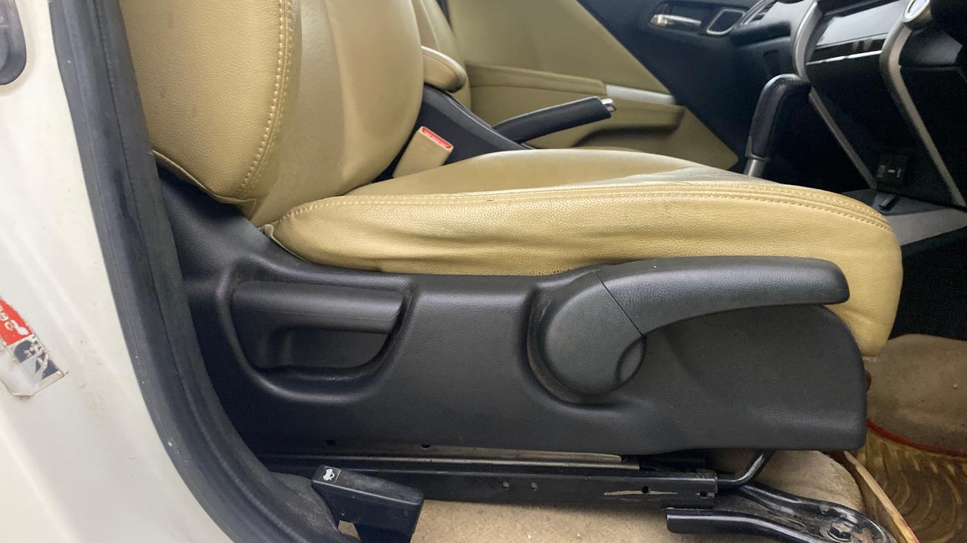 2017 Honda City 1.5L I-VTEC VX CVT, Petrol, Automatic, 81,562 km, Driver Side Adjustment Panel