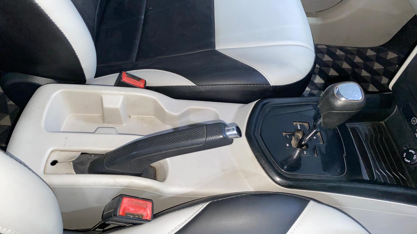 2021 Mahindra XUV300 W6 1.5 DIESEL AMT, Diesel, Automatic, 94,620 km, Gear Lever