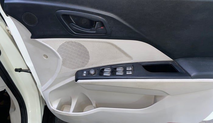 2021 Mahindra XUV300 W6 1.5 DIESEL AMT, Diesel, Automatic, 94,572 km, Driver Side Door Panels Control