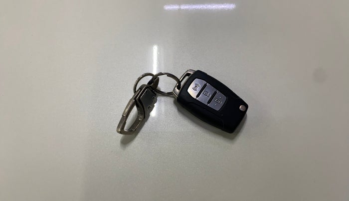 2021 Mahindra XUV300 W6 1.5 DIESEL AMT, Diesel, Automatic, 94,572 km, Key Close Up