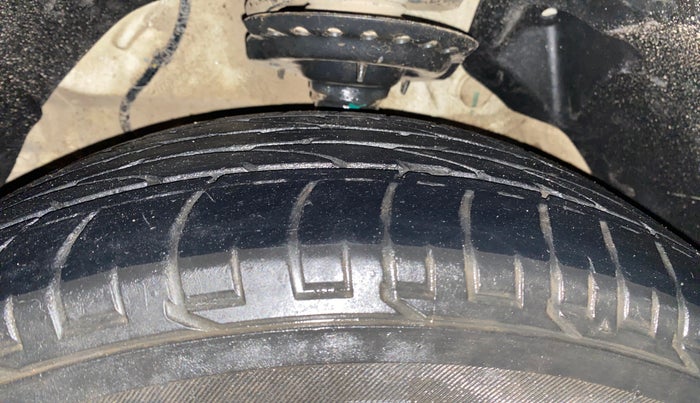 2021 Mahindra XUV300 W6 1.5 DIESEL AMT, Diesel, Automatic, 94,572 km, Left Front Tyre Tread