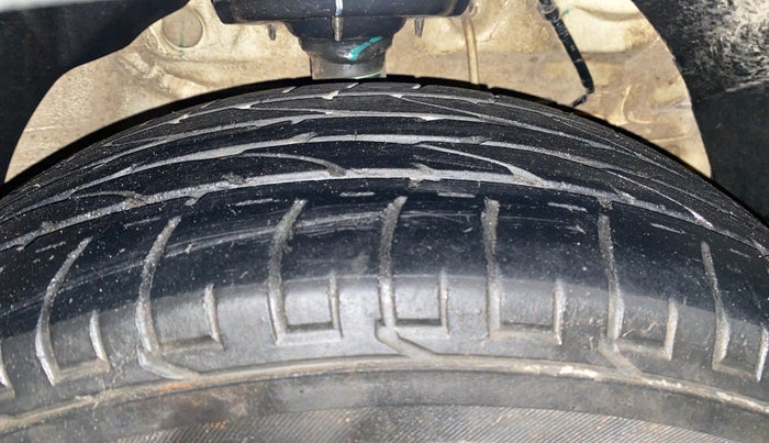 2021 Mahindra XUV300 W6 1.5 DIESEL AMT, Diesel, Automatic, 94,572 km, Right Front Tyre Tread